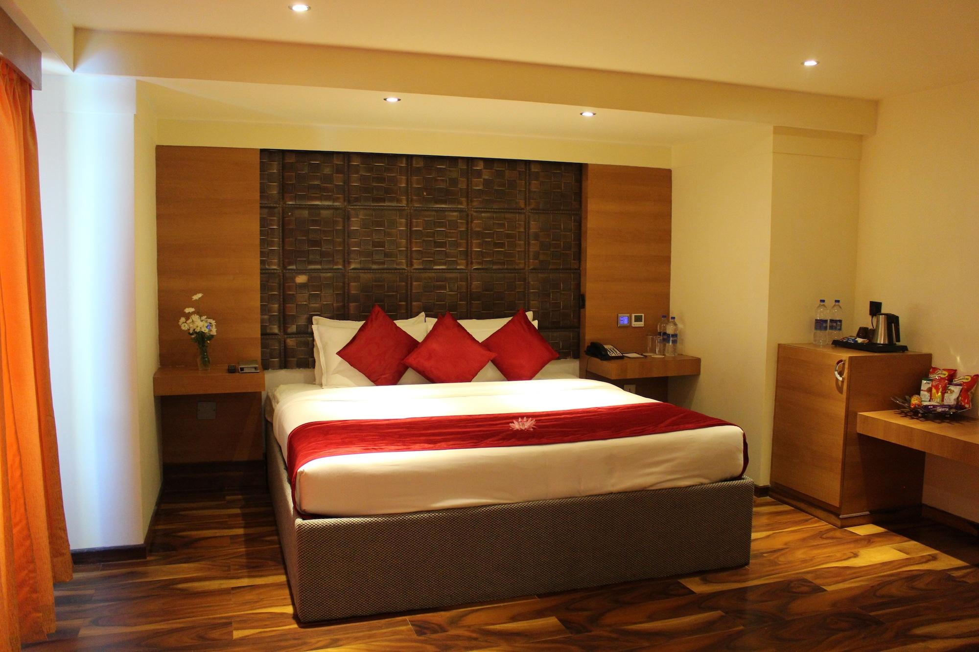 Ramada By Wyndham Alleppey Alappuzha Exterior foto