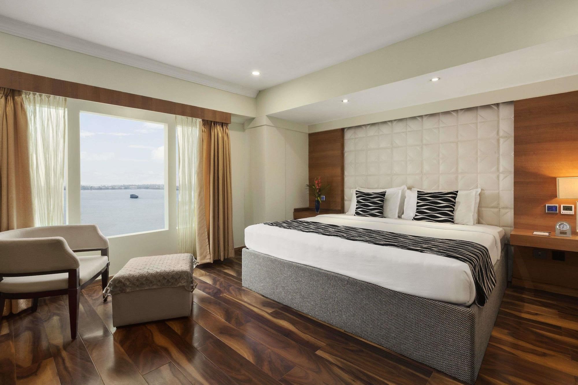 Ramada By Wyndham Alleppey Alappuzha Exterior foto