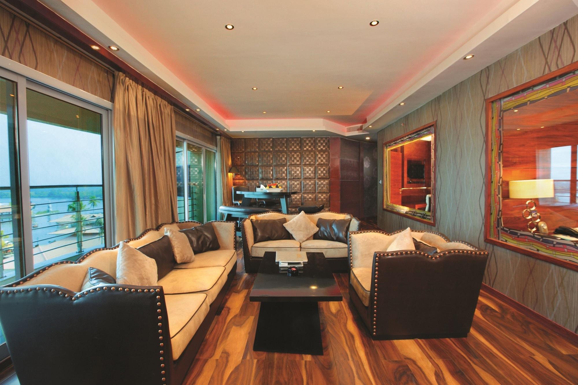 Ramada By Wyndham Alleppey Alappuzha Exterior foto
