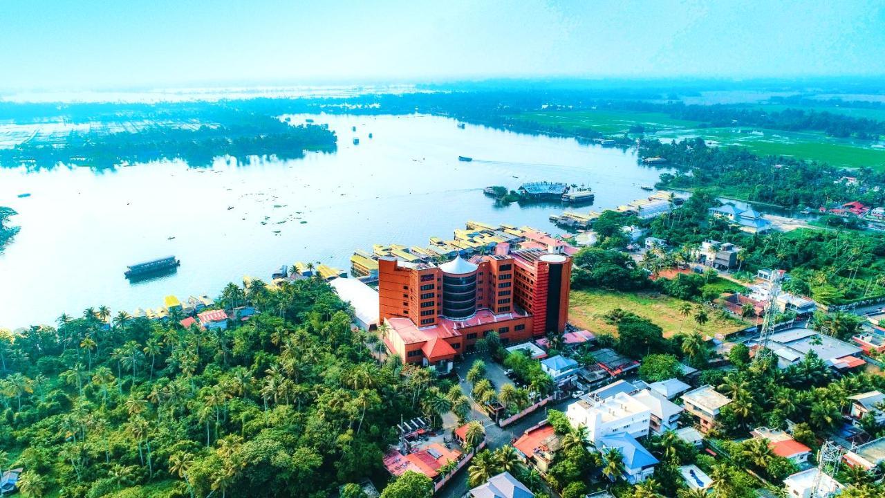 Ramada By Wyndham Alleppey Alappuzha Exterior foto