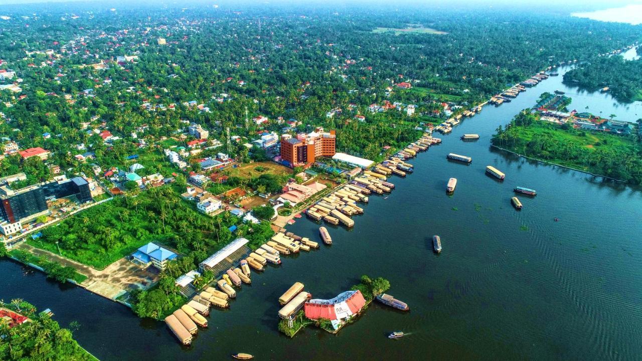 Ramada By Wyndham Alleppey Alappuzha Exterior foto