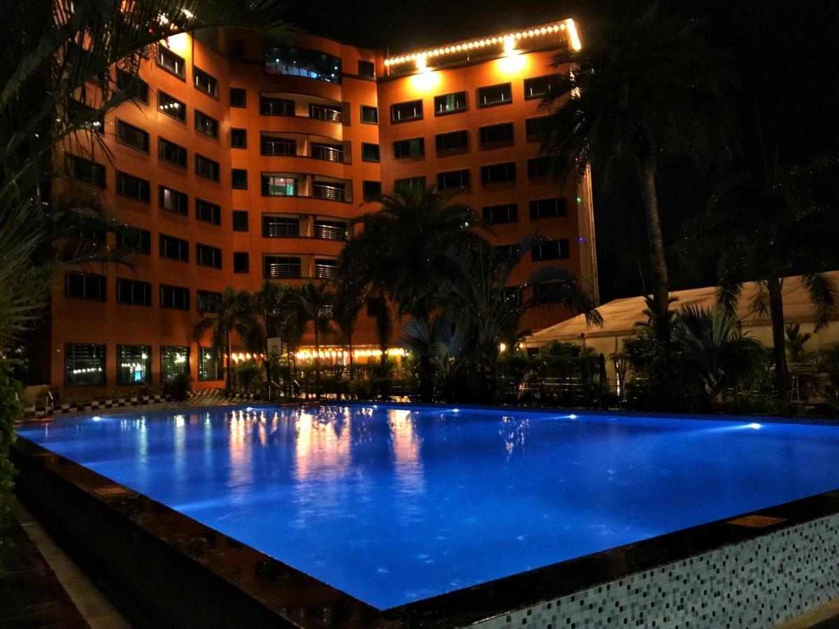 Ramada By Wyndham Alleppey Alappuzha Exterior foto