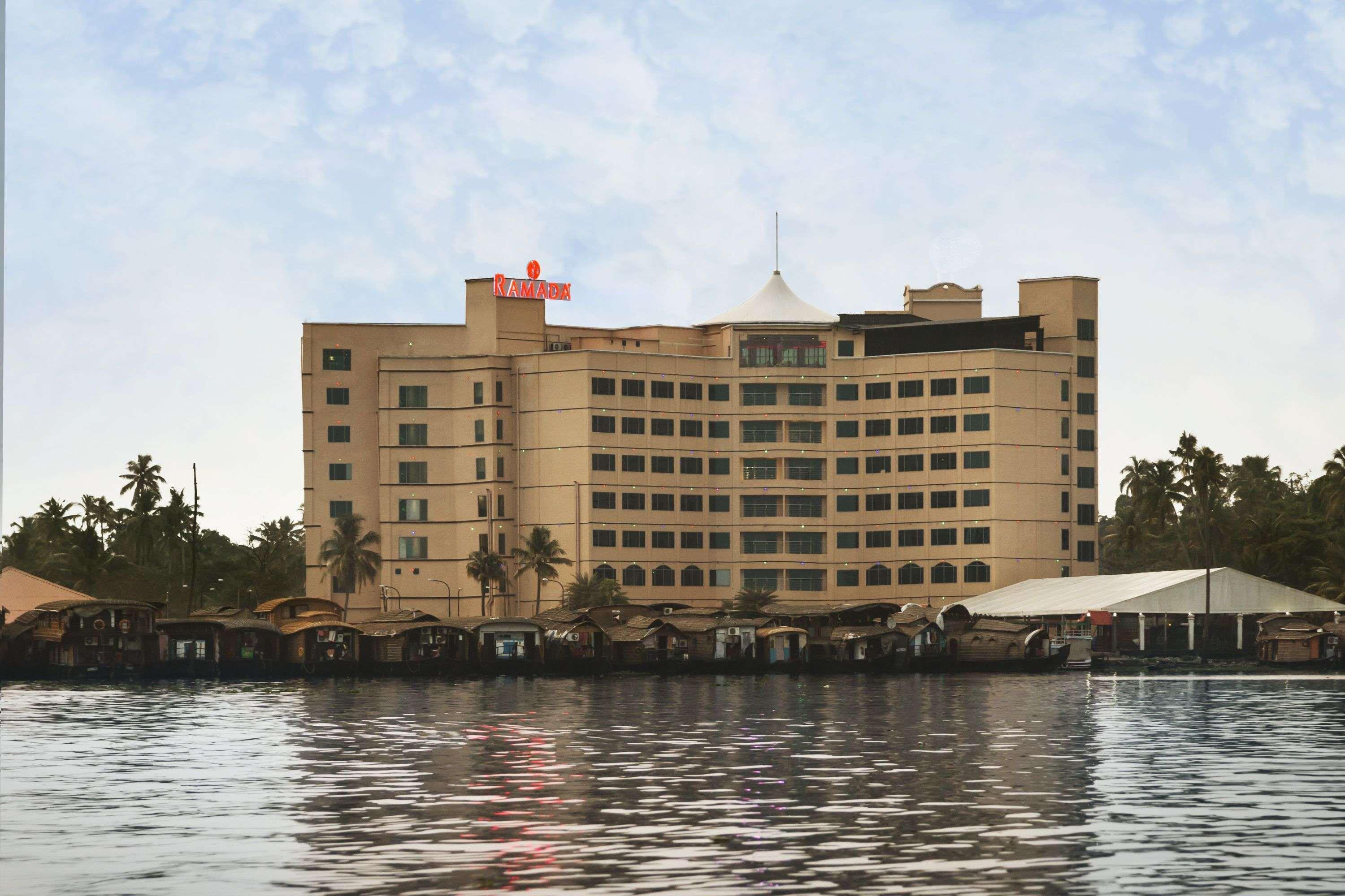 Ramada By Wyndham Alleppey Alappuzha Exterior foto