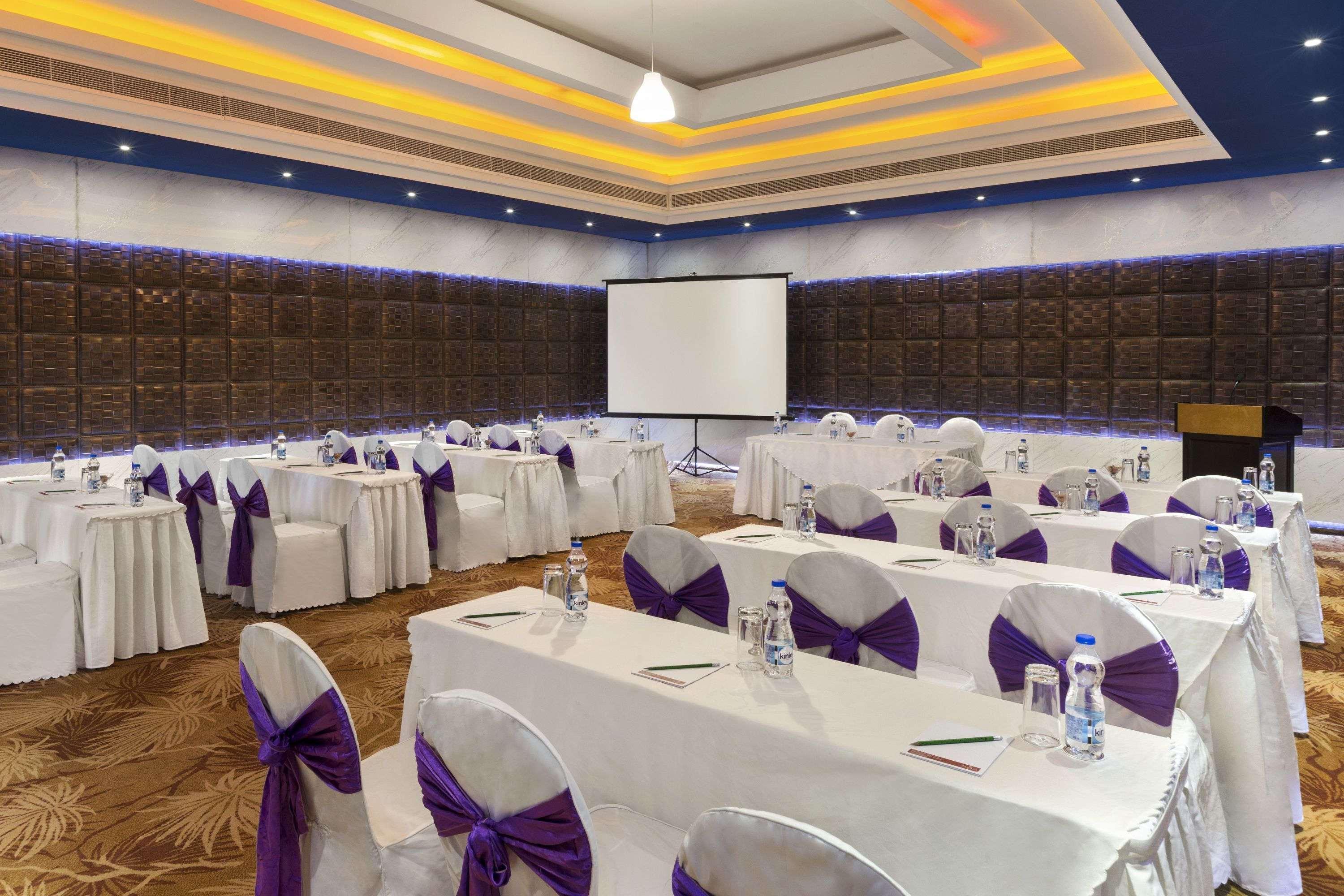 Ramada By Wyndham Alleppey Alappuzha Exterior foto