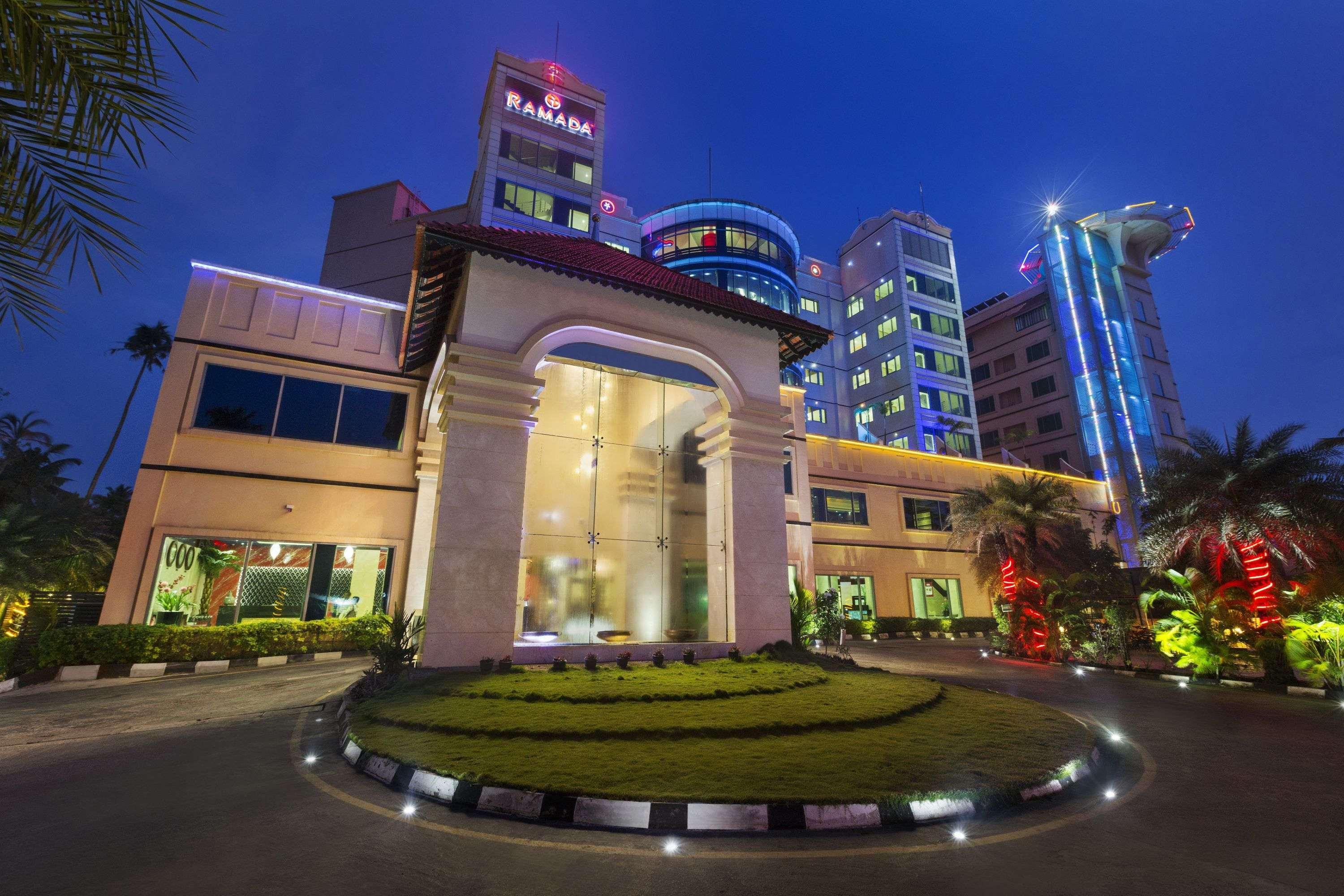 Ramada By Wyndham Alleppey Alappuzha Exterior foto