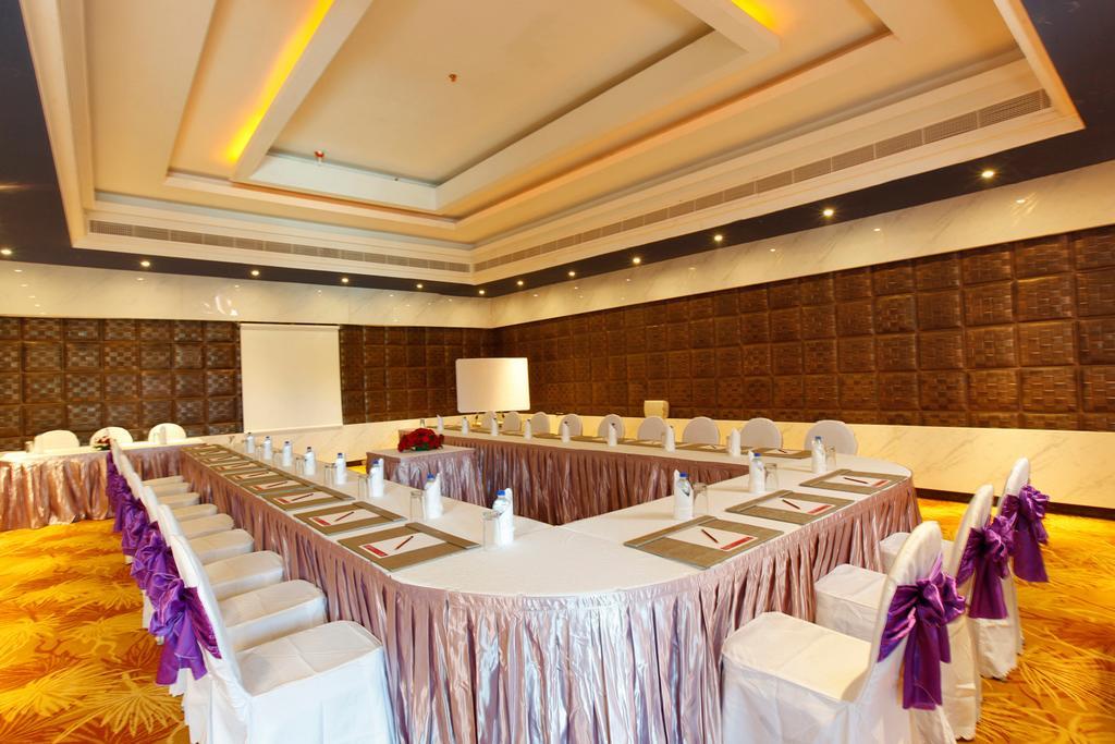 Ramada By Wyndham Alleppey Alappuzha Exterior foto