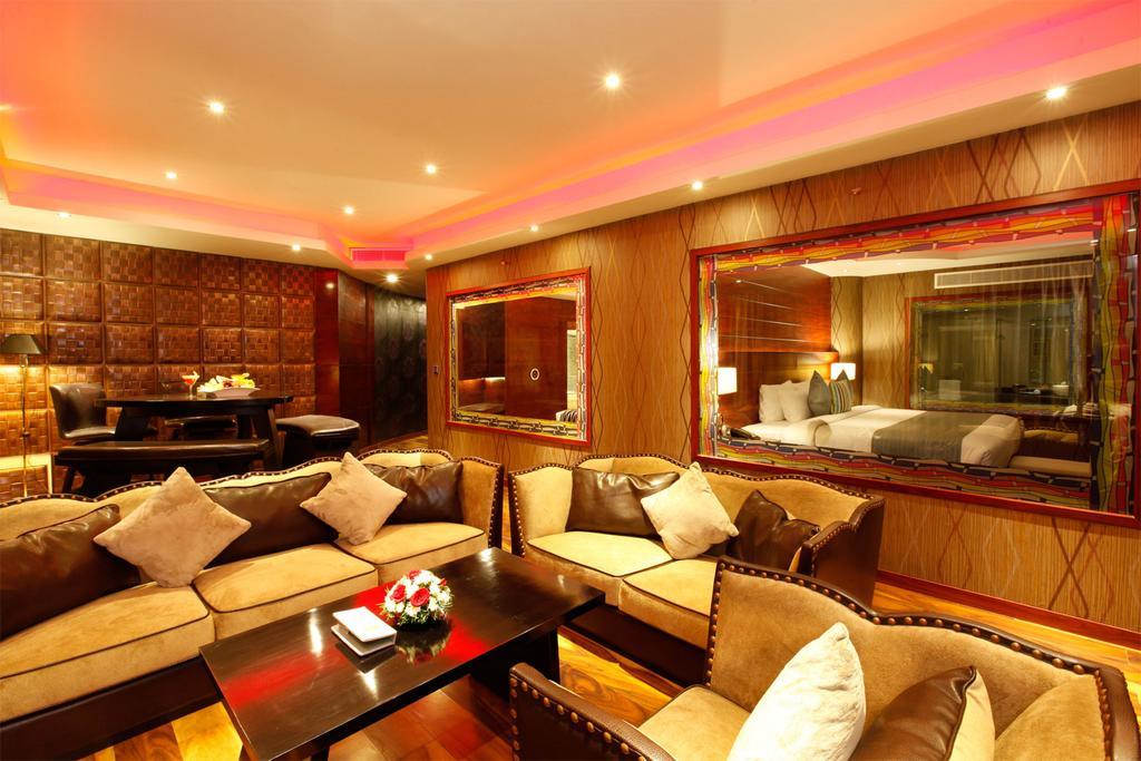 Ramada By Wyndham Alleppey Alappuzha Exterior foto