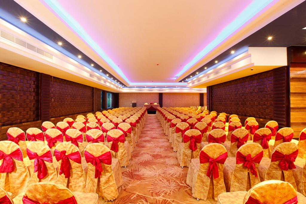 Ramada By Wyndham Alleppey Alappuzha Exterior foto