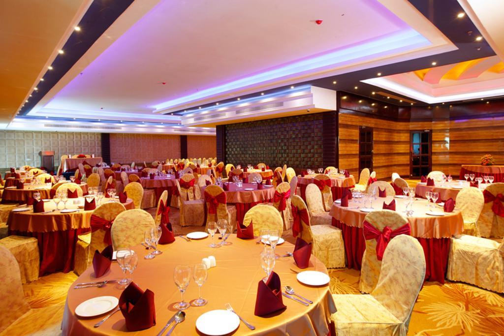 Ramada By Wyndham Alleppey Alappuzha Exterior foto