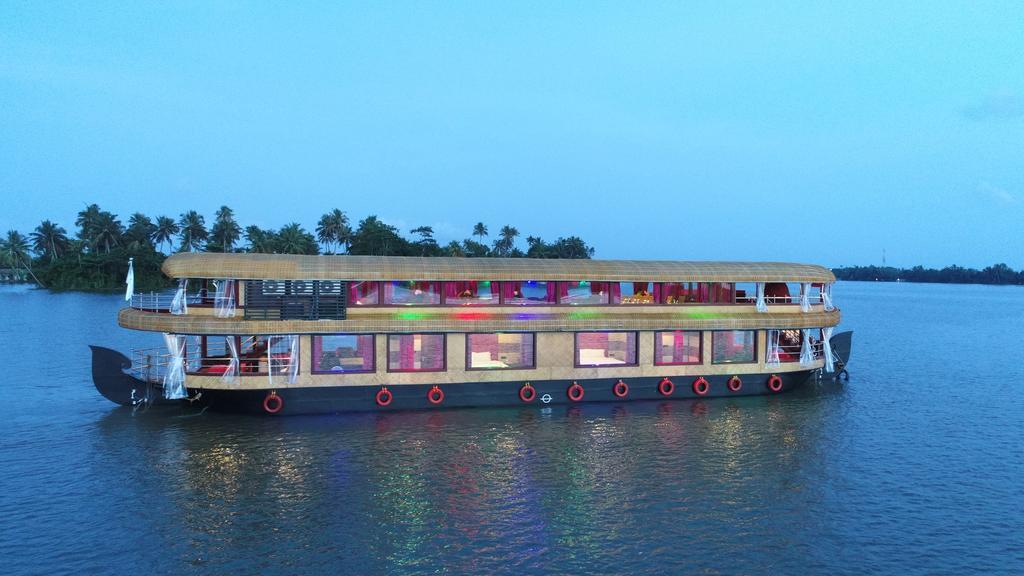 Ramada By Wyndham Alleppey Alappuzha Exterior foto